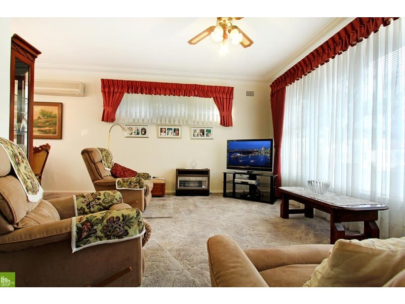 4 Cambridge Ave, Fairy Meadow NSW 2519