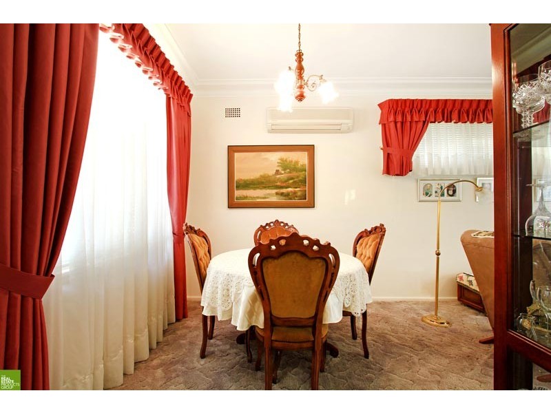 4 Cambridge Ave, Fairy Meadow NSW 2519