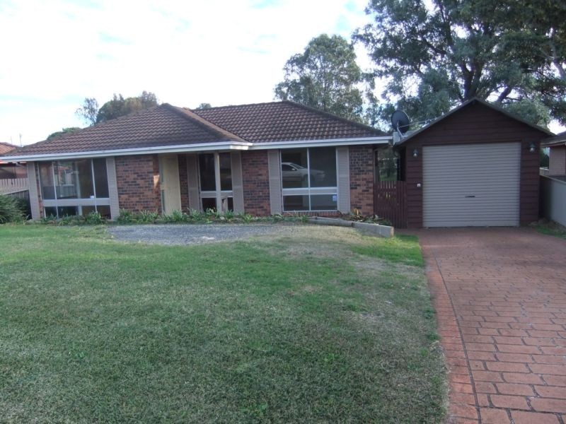 17 Fraser Crescent, Albion Park NSW 2527