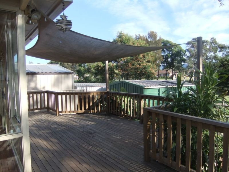 17 Fraser Crescent, Albion Park NSW 2527