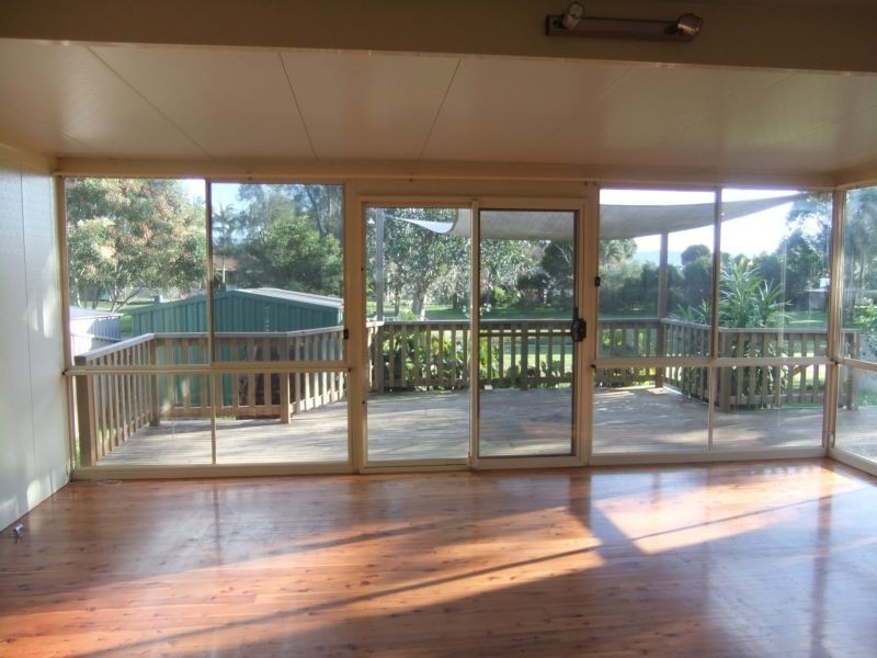 17 Fraser Crescent, Albion Park NSW 2527