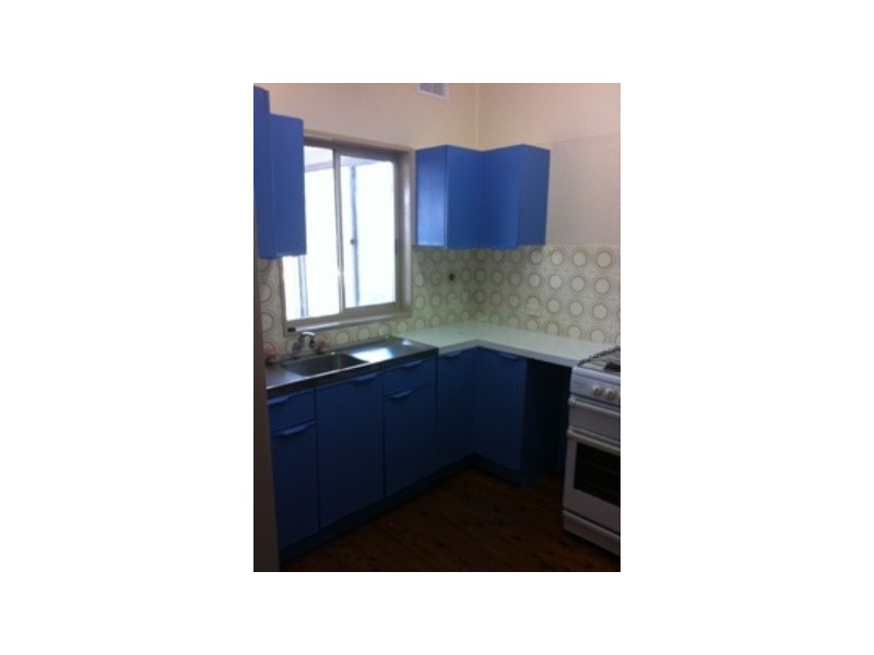 8 Donaldson Avenue, Port Kembla NSW 2505