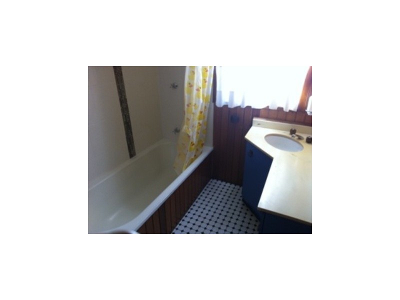 8 Donaldson Avenue, Port Kembla NSW 2505