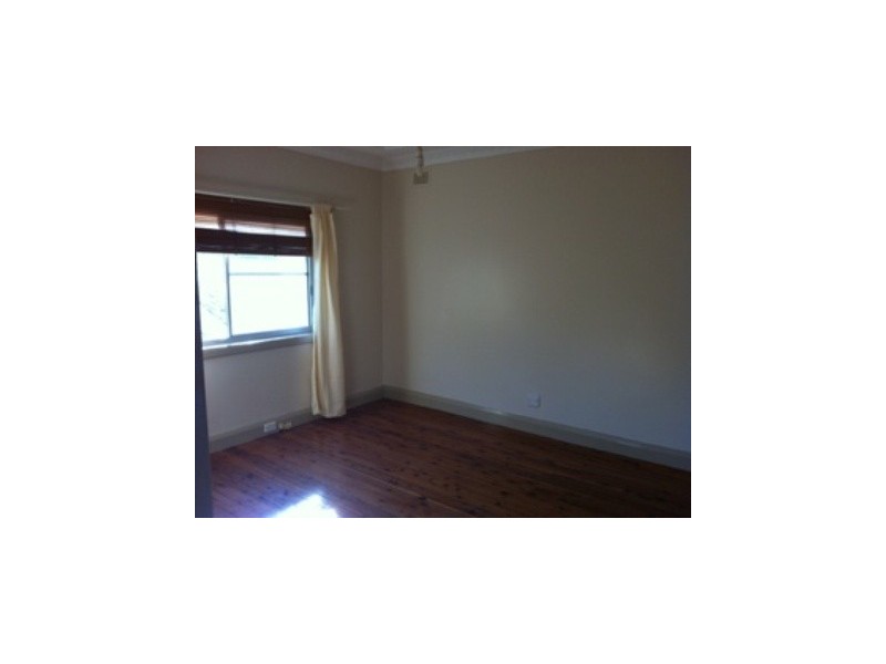 8 Donaldson Avenue, Port Kembla NSW 2505