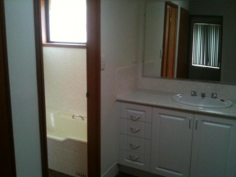 25 Stanbrooke Avenue, Mount Ousley NSW 2519