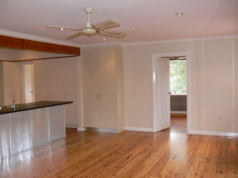 18 Taronga Avenue, Mangerton NSW 2500