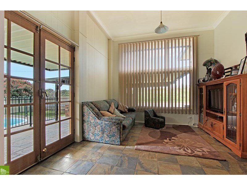2 Doris Avenue, Woonona NSW 2517