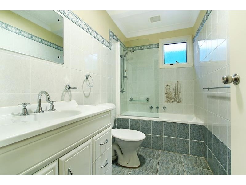 24 Bruce Street, Unanderra NSW 2526