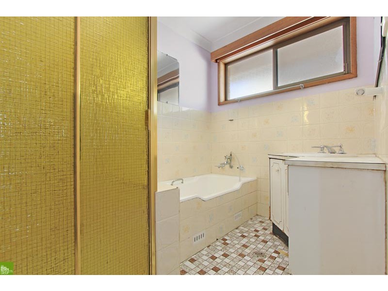 9 Woodlawn Avenue, Mangerton NSW 2500