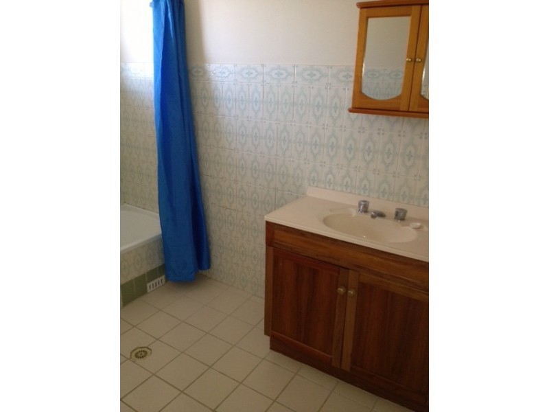 2/21 Burgess Avenue, Figtree NSW 2525