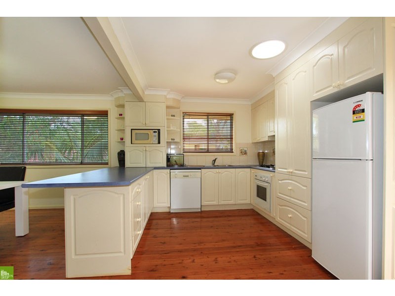 2 Stanley Ave, Farmborough Heights NSW 2526