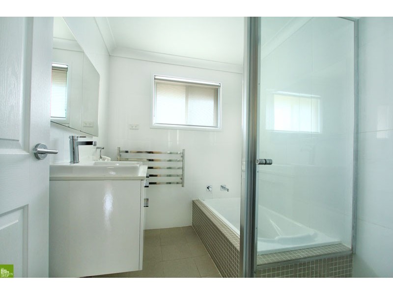 2 Stanley Ave, Farmborough Heights NSW 2526