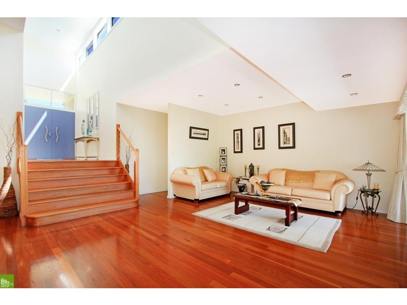 51 Taminga Cres, Cordeaux Heights NSW 2526