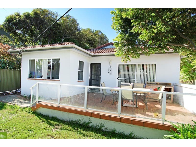 1/10 Dobbie Avenue, Corrimal East NSW 2518