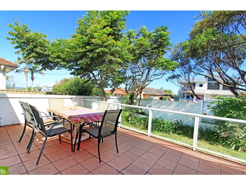 1/10 Dobbie Avenue, Corrimal East NSW 2518