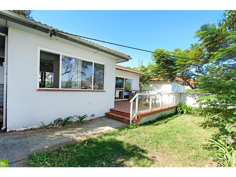 1/10 Dobbie Avenue, Corrimal East NSW 2518