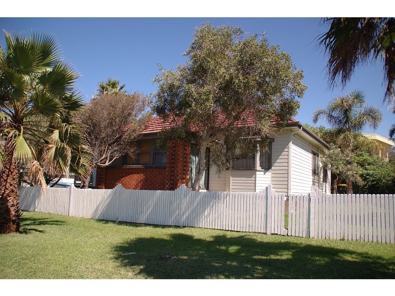 15 Tasman Parade, Thirroul NSW 2515