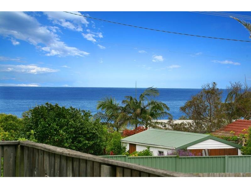 15 Tasman Parade, Thirroul NSW 2515