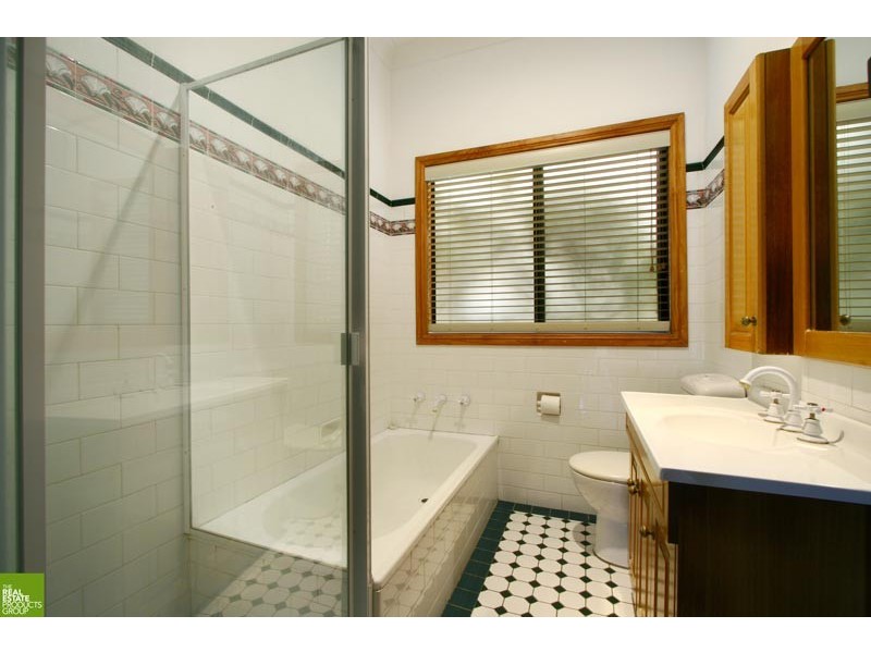 15 Tasman Parade, Thirroul NSW 2515