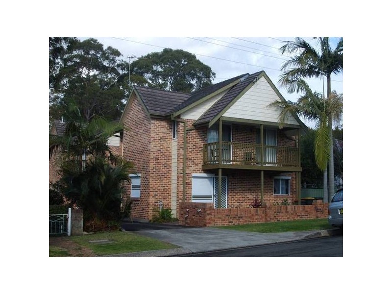 2/10 The Avenue, Corrimal NSW 2518