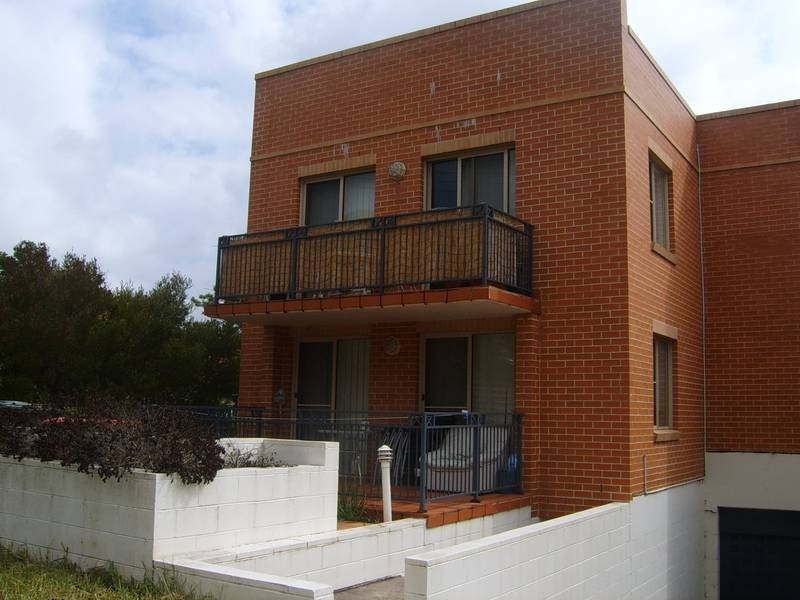 2/44 Loftus Street, Wollongong NSW 2500