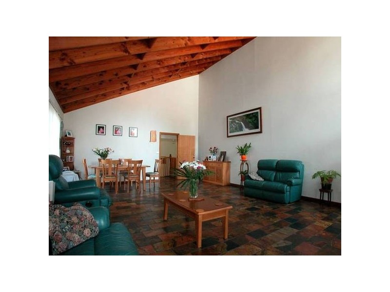 126 Iola Avenue, Farmborough Heights NSW 2526