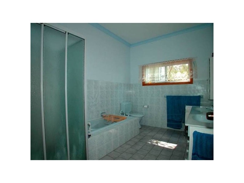126 Iola Avenue, Farmborough Heights NSW 2526