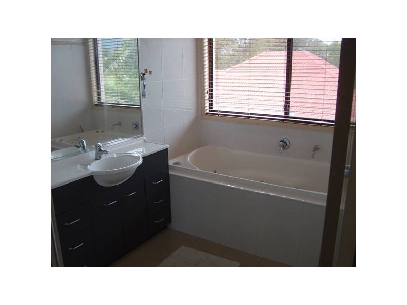 1 Westmacott Pde, Bulli NSW 2516