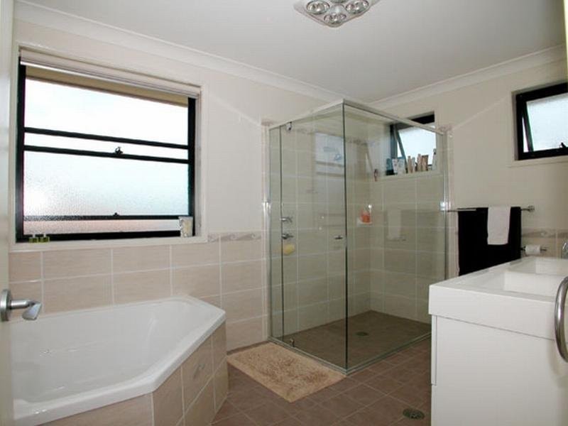 26A Little Lake Crescent, Warilla NSW 2528