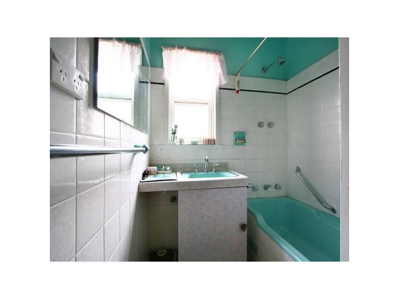 112 Ocean Street, Mount Saint Thomas NSW 2500