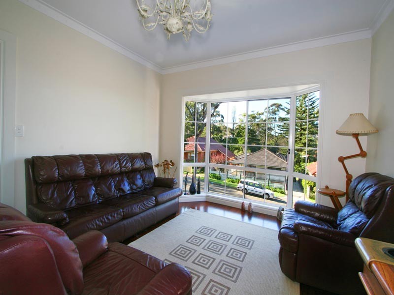 6 Walter Street, Mangerton NSW 2500
