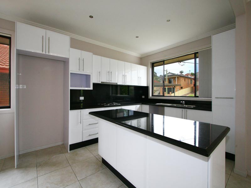 16 Cringila St, Cringila NSW 2502