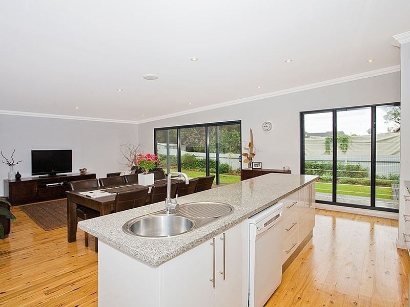 6 Oxford Road, Dapto NSW 2530