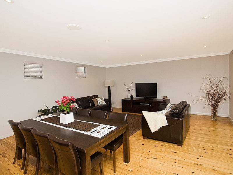 6 Oxford Road, Dapto NSW 2530