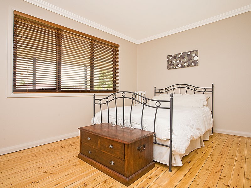 6 Oxford Road, Dapto NSW 2530