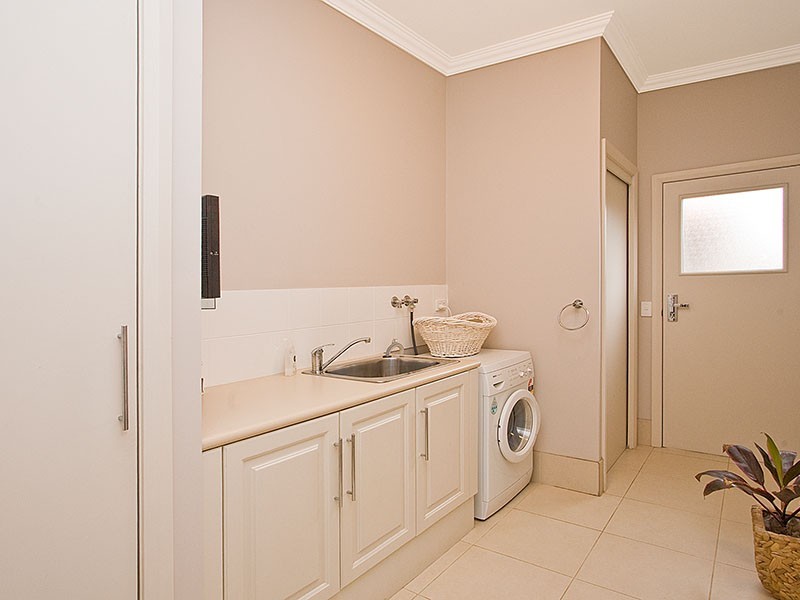 6 Oxford Road, Dapto NSW 2530