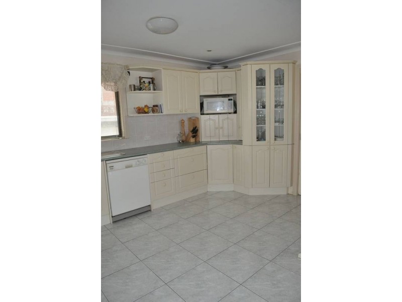 2 Hoyt Street, Kanahooka NSW 2530