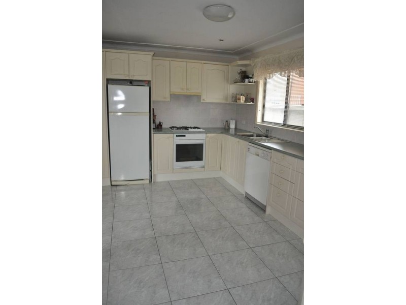 2 Hoyt Street, Kanahooka NSW 2530