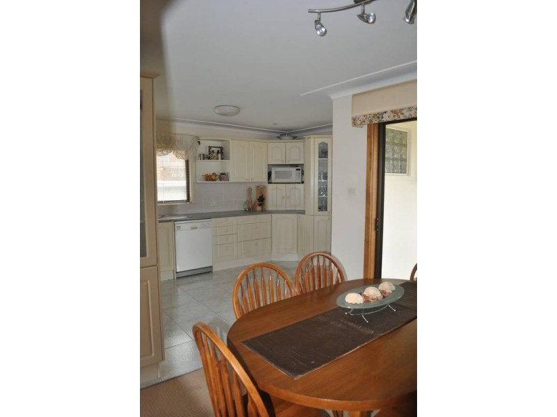 2 Hoyt Street, Kanahooka NSW 2530