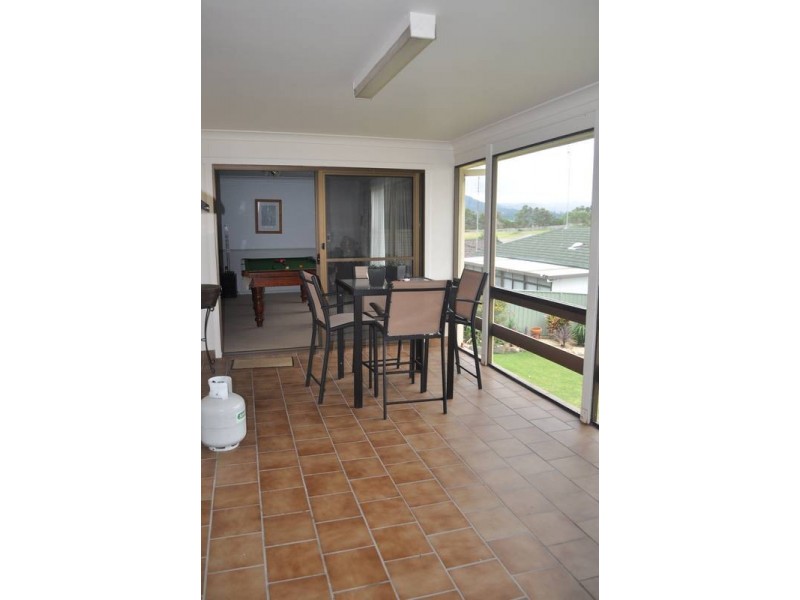 2 Hoyt Street, Kanahooka NSW 2530