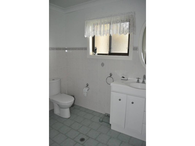 2 Hoyt Street, Kanahooka NSW 2530