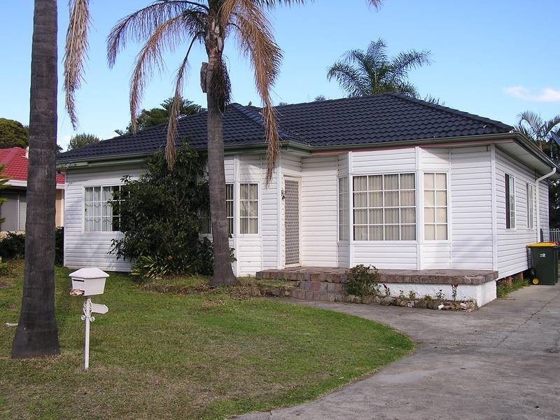 8 Sammat Avenue, Barrack Heights NSW 2528