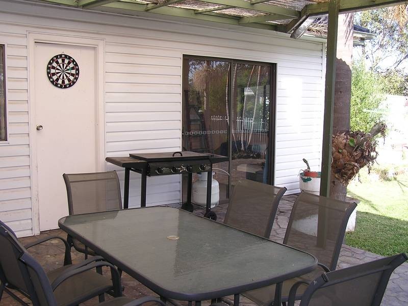 8 Sammat Avenue, Barrack Heights NSW 2528