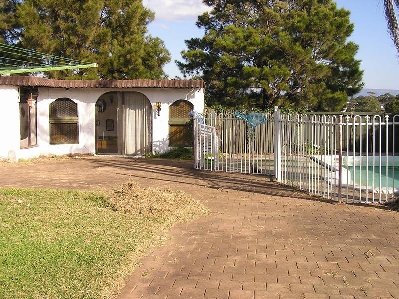 8 Sammat Avenue, Barrack Heights NSW 2528