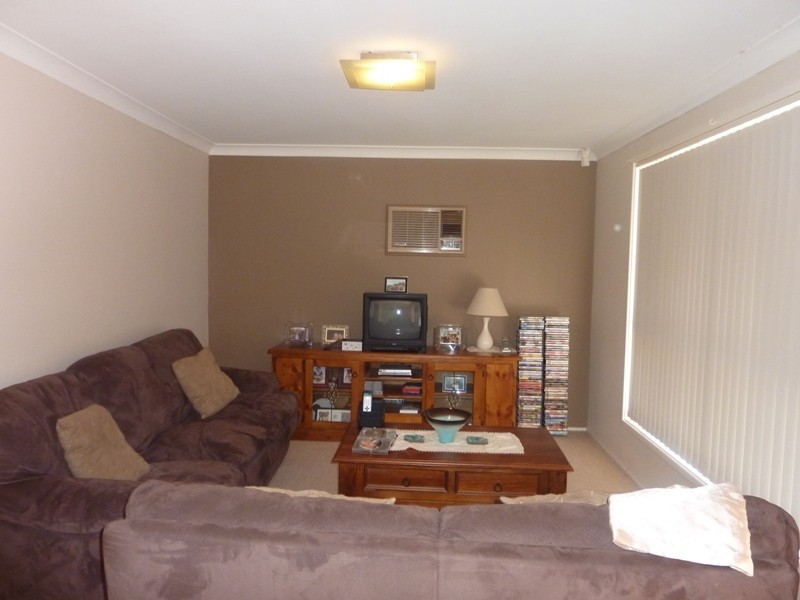 24 Ashton Vale Grove, Horsley NSW 2530