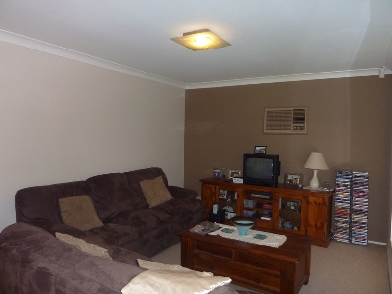 24 Ashton Vale Grove, Horsley NSW 2530