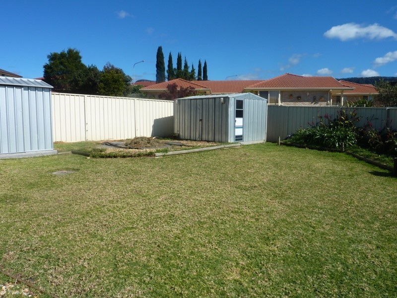 24 Ashton Vale Grove, Horsley NSW 2530