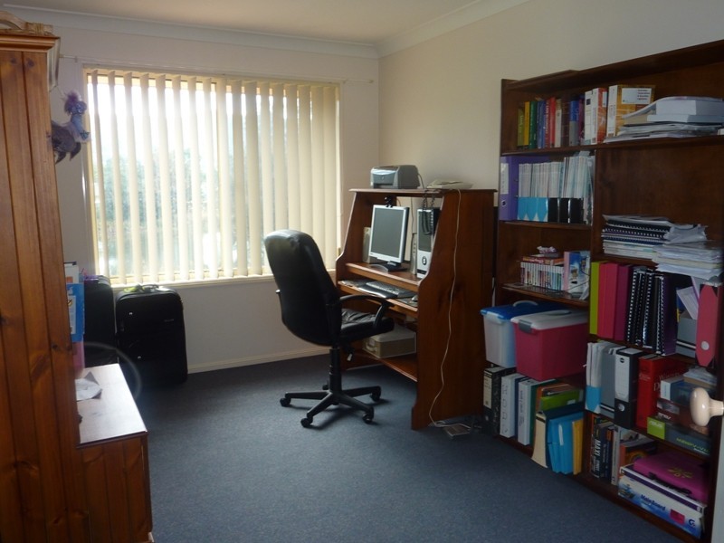2 Dombarton Place, Horsley NSW 2530