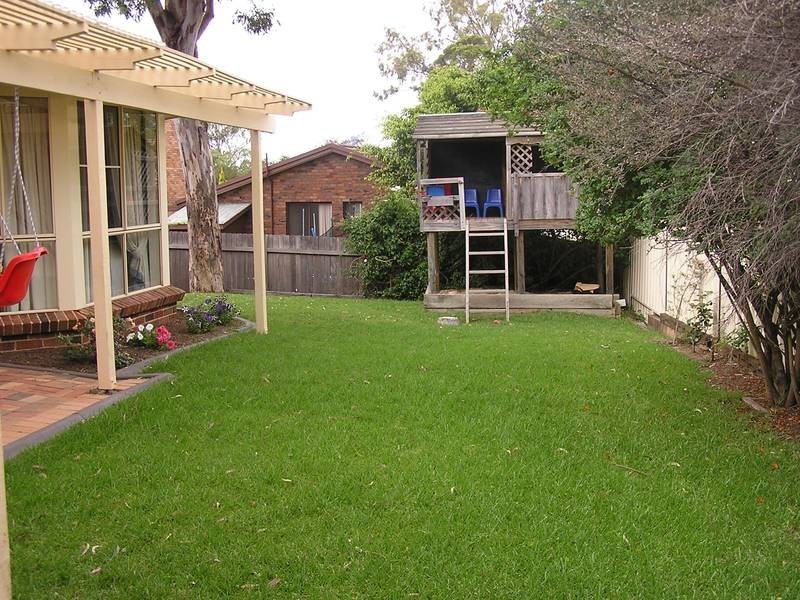 17 Carlon Crescent, Farmborough Heights NSW 2526