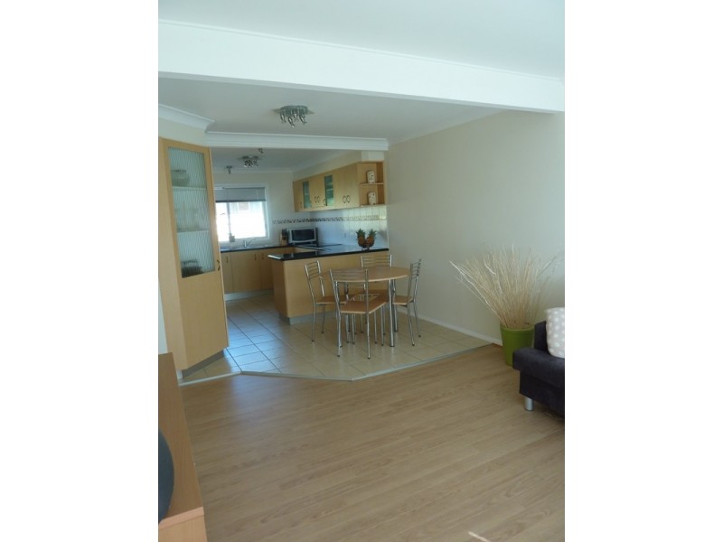 1/6 Lachlan Avenue, Barrack Heights NSW 2528